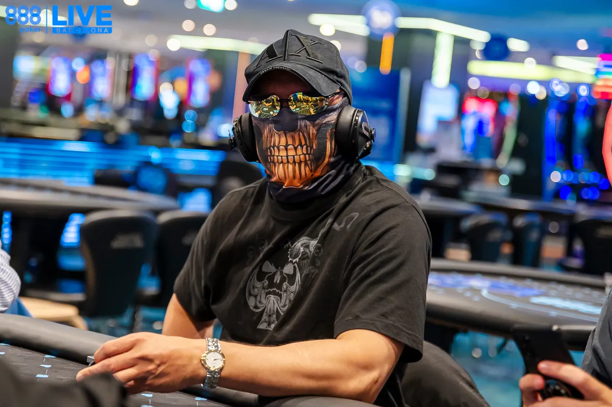 jogador de poker máscara